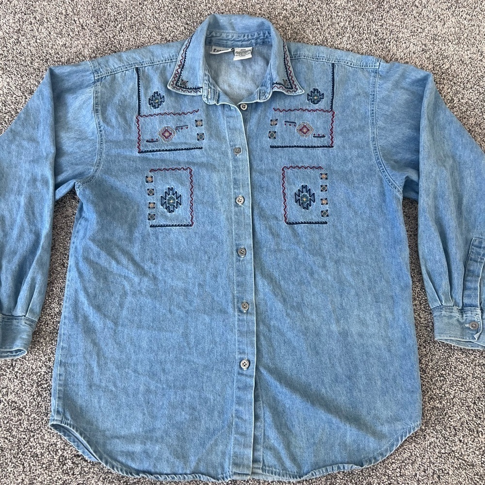 Vintage Capacity Light Wash Embroidered Full Sleeve Chambray Shirt Women’s M